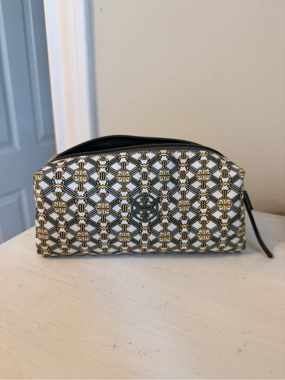 Tory Burch Green, Gold & White piper printed Cosmetic bag - Picture 2 of 6